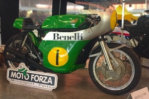 Benelli 350,500cc (250cc) - Kapotáž - SET s plexi, GFK