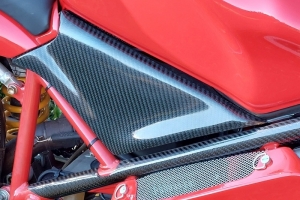 Ducati 998, 996,916,748 1995-2003 - Kryty pod nádrž - Pár - CARBON twill - lesklý