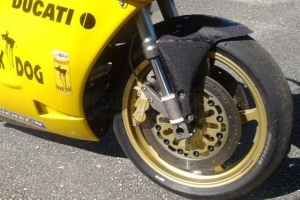 Ducati, 748,916,996,998  1995-2003  Přední blatník CARBON na moto