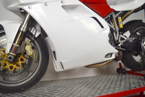 Ducati 748-916-996 Boční díl Levý original pro stojan - na moto