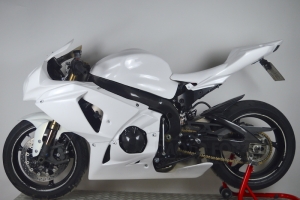 Suzuki GSX-R 1000 2009-2015 (K9-K15)  Kryty zadní vidlice - pár - CARBON plain lesklý - na moto