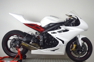 Triumph 675 Daytona 2013-2020 Přední kapotáž Racing - vč.instalace setu D ring šroubů, GFK