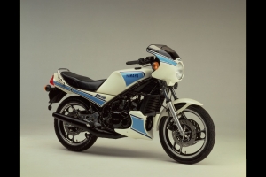 Yamaha RZ / RD 250 LC 1983-1986  Replika originalní Polokapotáže - cestovní,   na moto