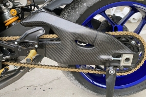 Yamaha YZF R1 2015-2019, 2020-2024 - Kryty zadní vidlice - pár - CARBON Twill lesklý